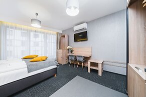 Aron Residence