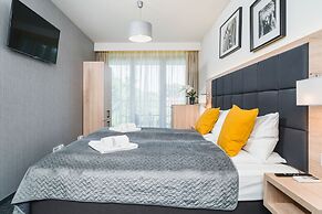 Aron Residence