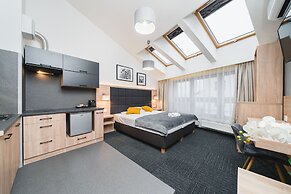Aron Residence