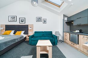 Aron Residence