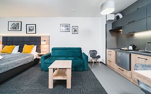 Aron Residence