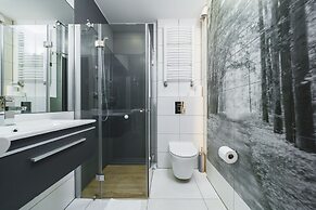 Aron Residence