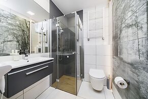 Aron Residence