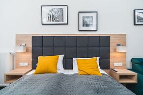 Aron Residence