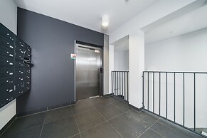 Aron Residence