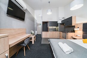 Aron Residence