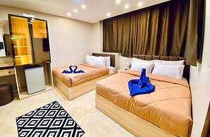 Horus Horizon INN Pyramids View