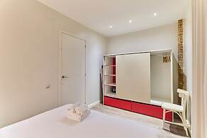 Montserrat Apartments by gaiarooms