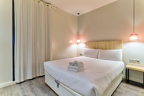 Montserrat Apartments by gaiarooms