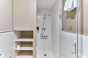 Montserrat Apartments by gaiarooms