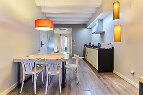 Montserrat Apartments by gaiarooms