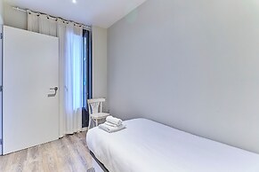 Montserrat Apartments by gaiarooms