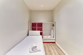 Montserrat Apartments by gaiarooms