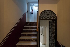 Montserrat Apartments by gaiarooms