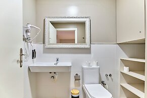 Montserrat Apartments by gaiarooms