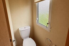 3 Bed Caravan - Sleeps 8 - Pet Friendly, Parking