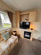 3 Bed Caravan - Sleeps 8 - Pet Friendly, Parking