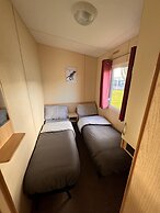 3 Bed Caravan - Sleeps 8 - Pet Friendly, Parking
