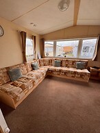 3 Bed Caravan - Sleeps 8 - Pet Friendly, Parking