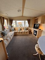 3 Bed Caravan - Sleeps 8 - Pet Friendly, Parking