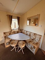 3 Bed Caravan - Sleeps 8 - Pet Friendly, Parking