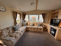 3 Bed Caravan - Sleeps 8 - Pet Friendly, Parking