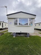 3 Bed Caravan - Sleeps 8 - Pet Friendly, Parking