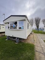 3 Bed Caravan - Sleeps 8 - Pet Friendly, Parking