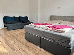 Welcoming 4BR shared Apt.-best location