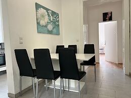 Welcoming 4BR shared Apt.-best location