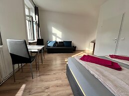 Welcoming 4BR shared Apt.-best location