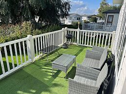 Inviting Luxury 2-bedroom Caravan in Hunstanton