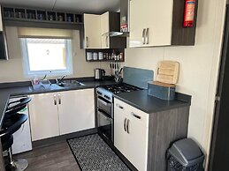 Inviting Luxury 2-bedroom Caravan in Hunstanton