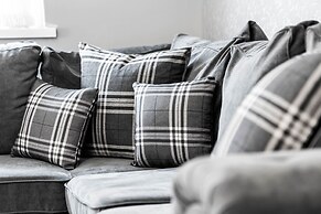 Hotel Comforts & Home Conveniences -sleeps 8
