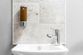 Hotel Comforts & Home Conveniences -sleeps 8
