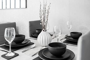 Hotel Comforts & Home Conveniences -sleeps 8