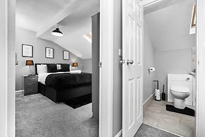 Hotel Comforts & Home Conveniences -sleeps 8