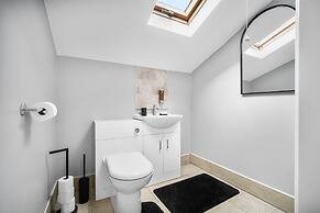 Hotel Comforts & Home Conveniences -sleeps 8