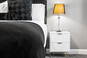 Hotel Comforts & Home Conveniences -sleeps 8