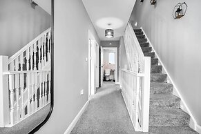 Hotel Comforts & Home Conveniences -sleeps 8