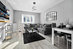 Hotel Comforts & Home Conveniences -sleeps 8