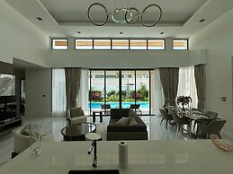 Breeze Villa with maid by Lofty
