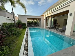 Breeze Villa with maid by Lofty