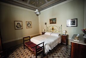 Palazzo Capparucci - Dimora Storica