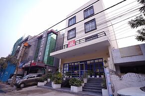 Hotel Lyf Corporate Suites Meera Bagh