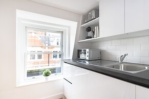 Modern 2BR 2BA with Balcony by Soho