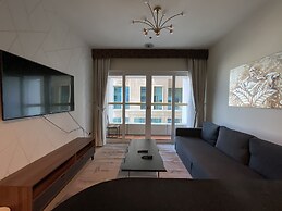 Marina Marvel Room Elite Residences