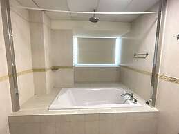 Marina Marvel Room Elite Residences