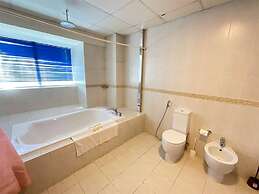 Marina Marvel Room Elite Residences