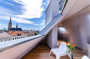 Grand Quarters City Residence